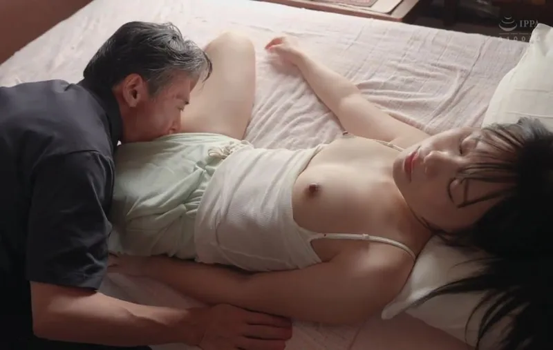 Em nhân viên văn phòng ngày nào cũng phải tăng ca với sếp